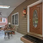 Muhlenberg Cottage