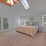 Muhlenberg Cottage